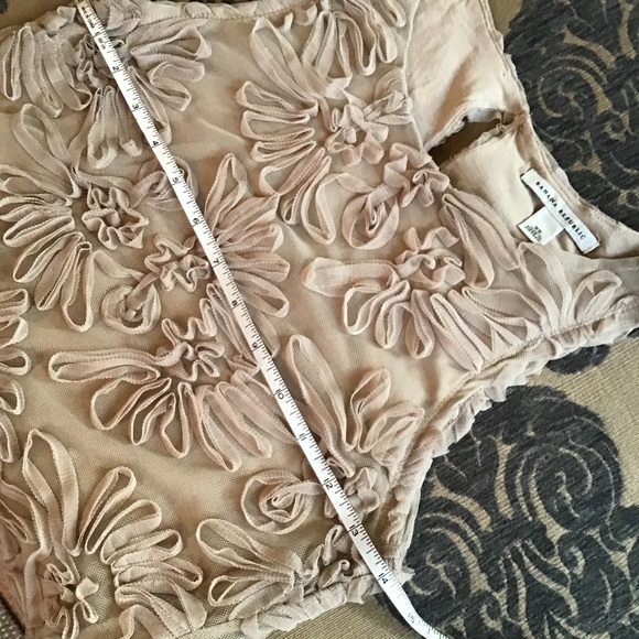 BANANA REPUBLIC TANK TOP WITH UNIQUELY MADE FLOWERS - Picture 10 of 10